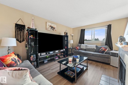 202 2904 139 Avenue, Edmonton, AB - Indoor Photo Showing Living Room