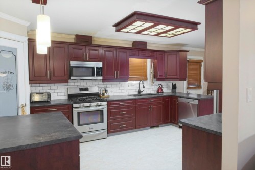 5226 43 Street, Barrhead, AB - Indoor Photo Showing Kitchen