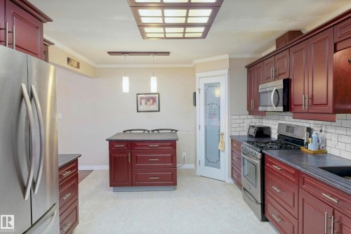 5226 43 Street, Barrhead, AB - Indoor Photo Showing Kitchen