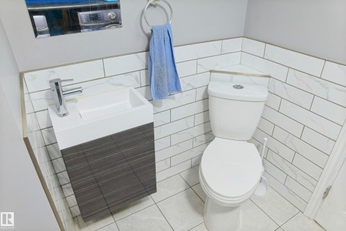 5226 43 Street, Barrhead, AB - Indoor Photo Showing Bathroom
