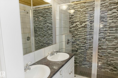 5226 43 Street, Barrhead, AB - Indoor Photo Showing Bathroom