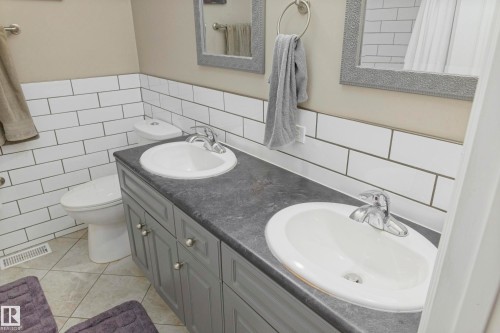 5226 43 Street, Barrhead, AB - Indoor Photo Showing Bathroom