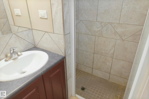 5226 43 Street, Barrhead, AB - Indoor Photo Showing Bathroom