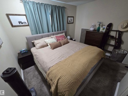 14612 117 Street Nw, Edmonton, AB - Indoor Photo Showing Bedroom
