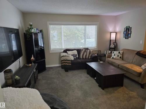 14612 117 Street Nw, Edmonton, AB - Indoor Photo Showing Living Room