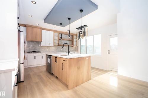 165 Edgewater Cir, Leduc, AB - Indoor Photo Showing Kitchen With Upgraded Kitchen