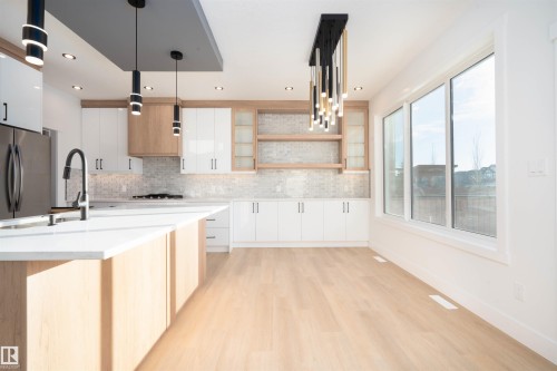 165 Edgewater Cir, Leduc, AB - Indoor Photo Showing Kitchen With Upgraded Kitchen