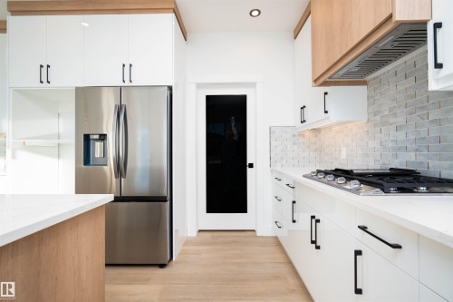 165 Edgewater Cir, Leduc, AB - Indoor Photo Showing Kitchen
