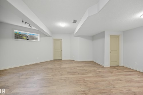 3411 Macneil Link, Edmonton, AB - Indoor Photo Showing Other Room