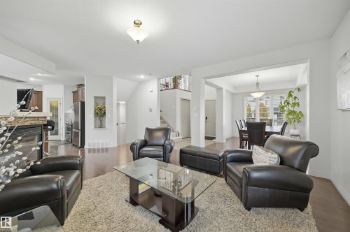 3411 Macneil Link, Edmonton, AB - Indoor Photo Showing Living Room