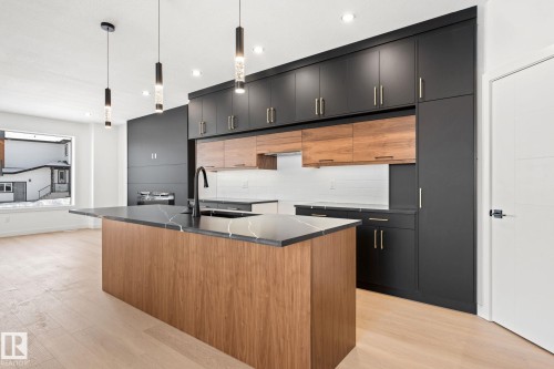 94 Blackbird Bend, Fort Saskatchewan, AB - Indoor Photo Showing Kitchen
