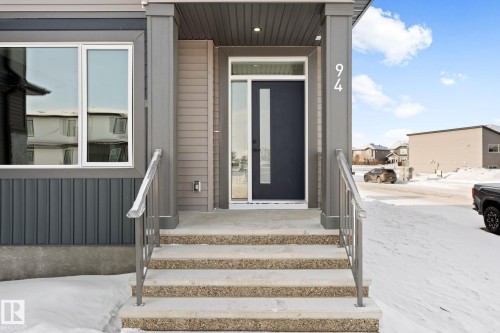 View of exterior entry featuring a porch and a residential view - 94 Blackbird Bend, Fort Saskatchewan, AB - Outdoor