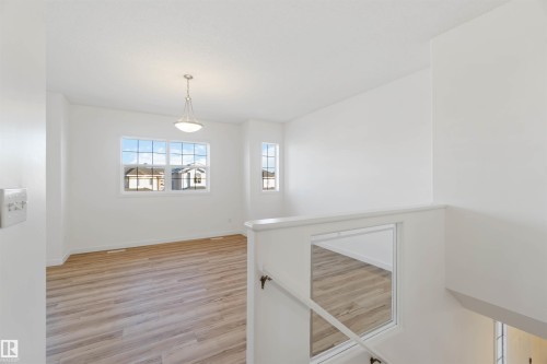 Empty room with light wood-style flooring and baseboards - 4507 164A Avenue, Edmonton, AB - Indoor Photo Showing Other Room