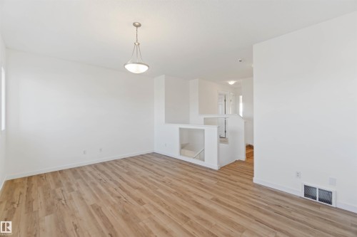 Spare room featuring light wood-style flooring and baseboards - 4507 164A Avenue, Edmonton, AB - Indoor Photo Showing Other Room