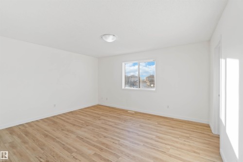 Empty room featuring light wood-type flooring and baseboards - 4507 164A Avenue, Edmonton, AB - Indoor Photo Showing Other Room