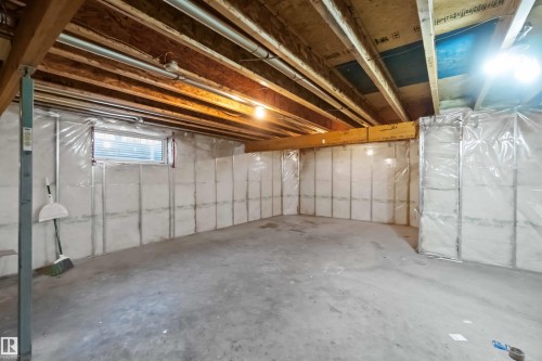 View of below grade area - 4507 164A Avenue, Edmonton, AB - Indoor Photo Showing Basement