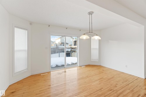 Unfurnished dining area with light wood finished floors and baseboards - 4507 164A Avenue, Edmonton, AB - Indoor Photo Showing Other Room