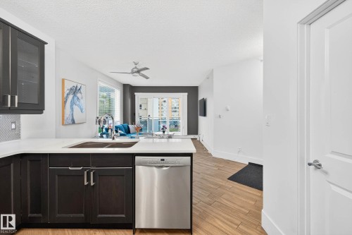 401 10504 99 Avenue, Edmonton, AB - Indoor Photo Showing Kitchen With Double Sink