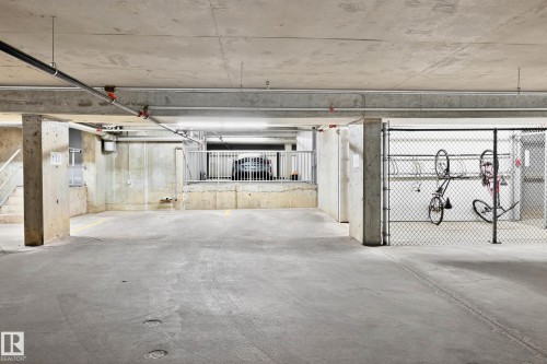 401 10504 99 Avenue, Edmonton, AB - Indoor Photo Showing Garage