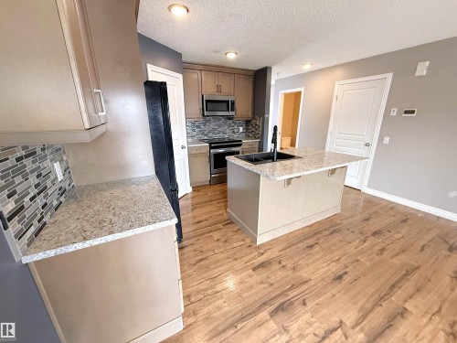 14005 158A Avenue, Edmonton, AB - Indoor Photo Showing Kitchen