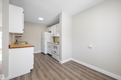 3127 139 Avenue, Edmonton, AB - Indoor Photo Showing Kitchen With Double Sink