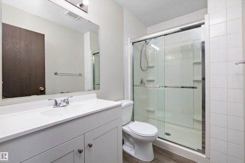 3127 139 Avenue, Edmonton, AB - Indoor Photo Showing Bathroom