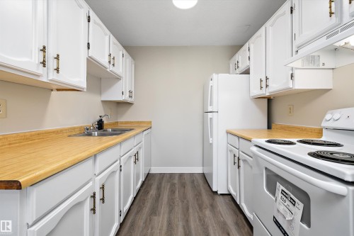 3127 139 Avenue, Edmonton, AB - Indoor Photo Showing Kitchen With Double Sink