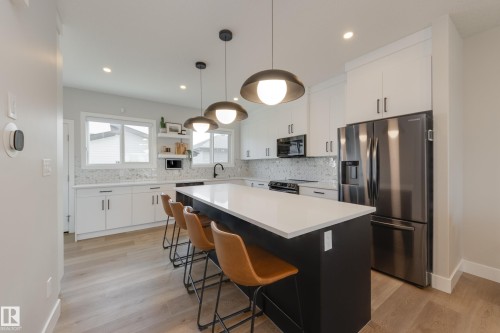 205 Caledonia Drive, Leduc, AB - Indoor Photo Showing Kitchen With Upgraded Kitchen
