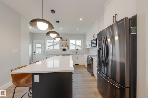 205 Caledonia Drive, Leduc, AB - Indoor Photo Showing Kitchen With Upgraded Kitchen