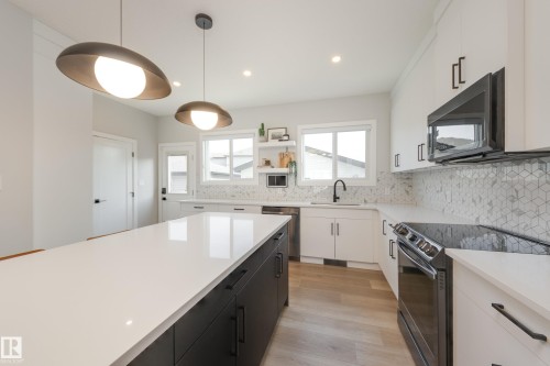 205 Caledonia Drive, Leduc, AB - Indoor Photo Showing Kitchen With Upgraded Kitchen