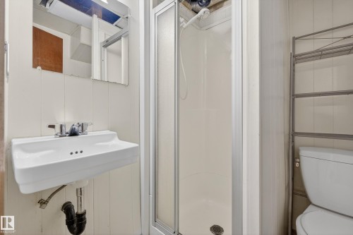 13116 63 Street, Edmonton, AB - Indoor Photo Showing Bathroom