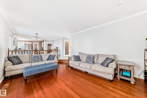 12924 157 Avenue, Edmonton, AB - Indoor Photo Showing Living Room