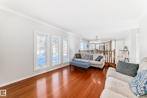 12924 157 Avenue, Edmonton, AB - Indoor Photo Showing Living Room