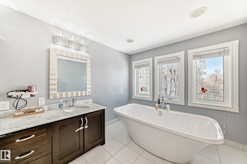 12924 157 Avenue, Edmonton, AB - Indoor Photo Showing Bathroom
