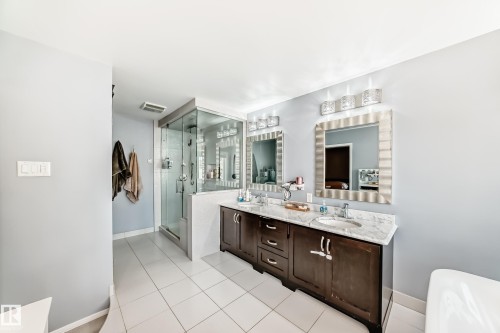 12924 157 Avenue, Edmonton, AB - Indoor Photo Showing Bathroom