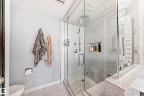 12924 157 Avenue, Edmonton, AB - Indoor Photo Showing Bathroom
