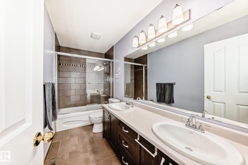 12924 157 Avenue, Edmonton, AB - Indoor Photo Showing Bathroom