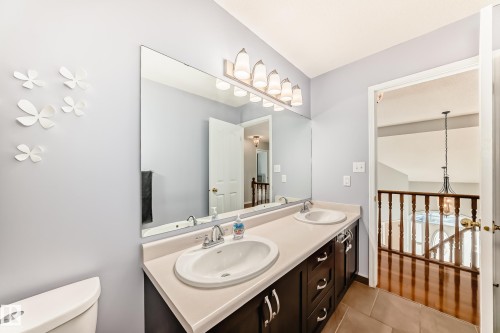 12924 157 Avenue, Edmonton, AB - Indoor Photo Showing Bathroom
