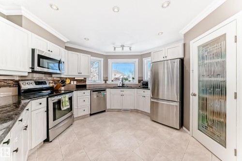 12924 157 Avenue, Edmonton, AB - Indoor Photo Showing Kitchen