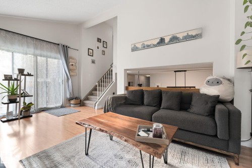 6063 35A Avenue, Edmonton, AB - Indoor Photo Showing Living Room