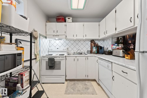 6063 35A Avenue, Edmonton, AB - Indoor Photo Showing Kitchen