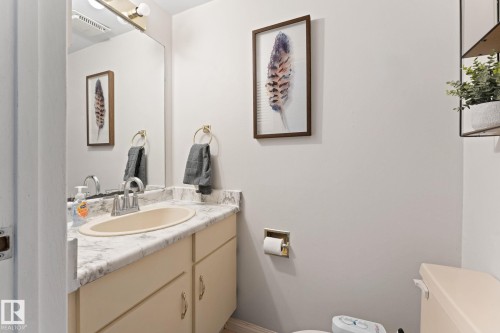 6063 35A Avenue, Edmonton, AB - Indoor Photo Showing Bathroom
