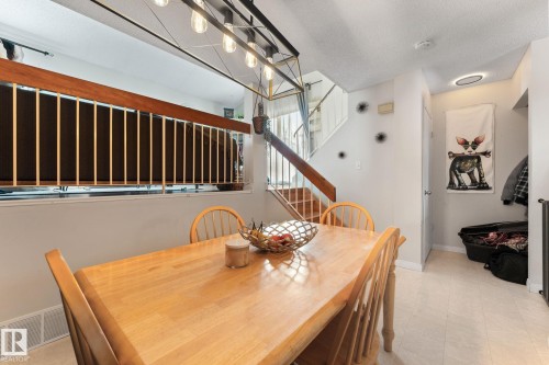 6063 35A Avenue, Edmonton, AB - Indoor Photo Showing Dining Room