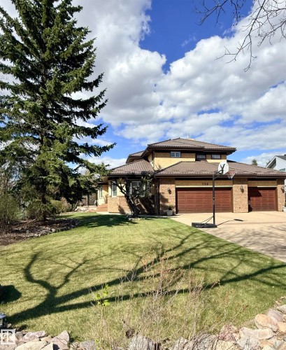 730 ESTATE Drive   Sherwood Park, AB T8B 1M4