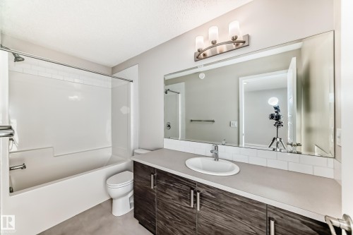 5025 Kinney Link Link, Edmonton, AB - Indoor Photo Showing Bathroom