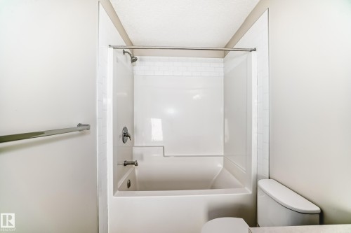 5025 Kinney Link Link, Edmonton, AB - Indoor Photo Showing Bathroom