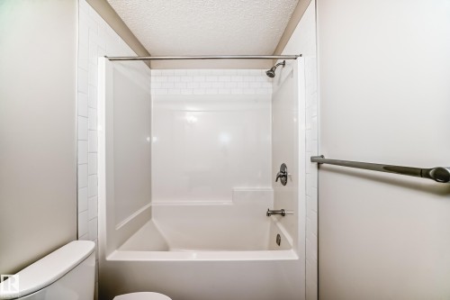 5025 Kinney Link Link, Edmonton, AB - Indoor Photo Showing Bathroom