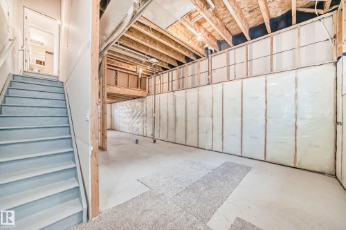 5025 Kinney Link Link, Edmonton, AB - Indoor