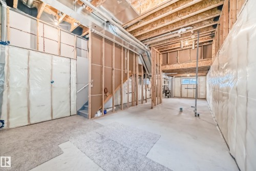 5025 Kinney Link Link, Edmonton, AB - Indoor