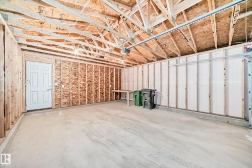 5025 Kinney Link Link, Edmonton, AB - Indoor